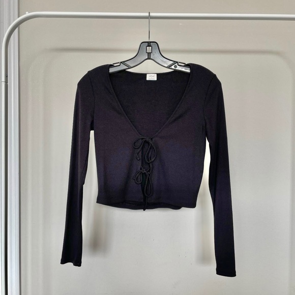 BLACK Aritzia Wilfred Tie-Front Longsleeve - Picture 2 of 5
